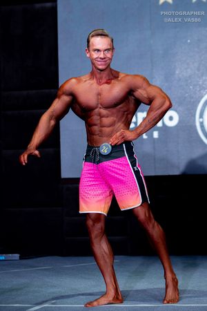 MEN'S PHYSIQUE 174